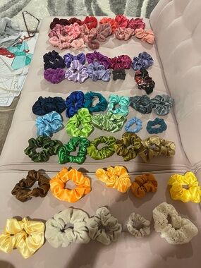 51 Colored scrunchies